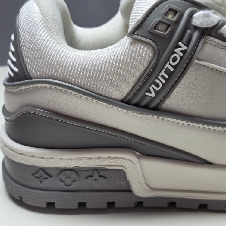 کتونی لویی ویتون (Louis Vuitton) مدل Trainer - سری لوکس سفید خاکستری