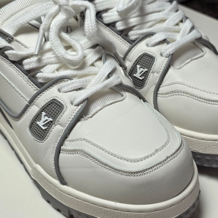 کتونی لویی ویتون (Louis Vuitton) مدل Trainer - سری لوکس سفید خاکستری
