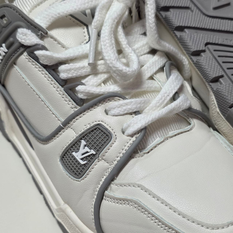 کتونی لویی ویتون (Louis Vuitton) مدل Trainer - سری لوکس سفید خاکستری