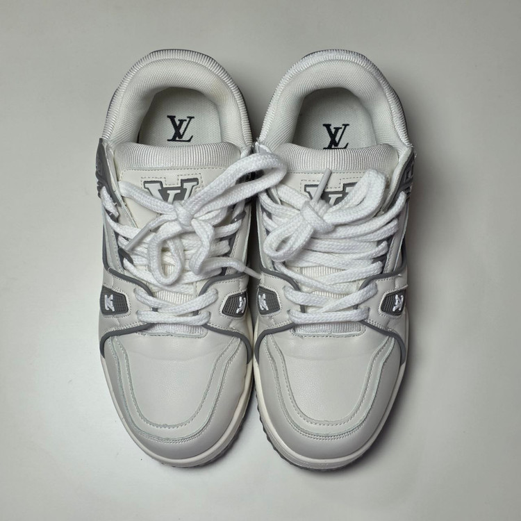 کتونی لویی ویتون (Louis Vuitton) مدل Trainer - سری لوکس سفید خاکستری