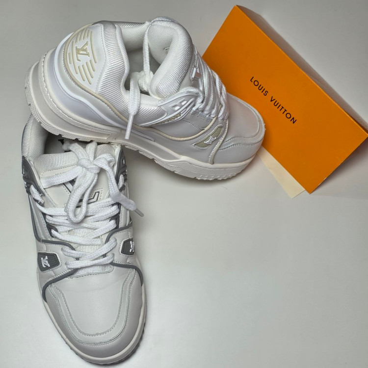 کتونی لویی ویتون (Louis Vuitton) مدل Trainer - سری لوکس سفید خاکستری/کرم