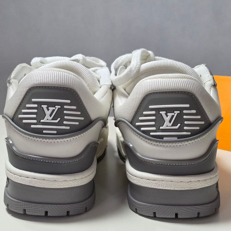 کتونی لویی ویتون (Louis Vuitton) مدل Trainer - سری لوکس سفید خاکستری