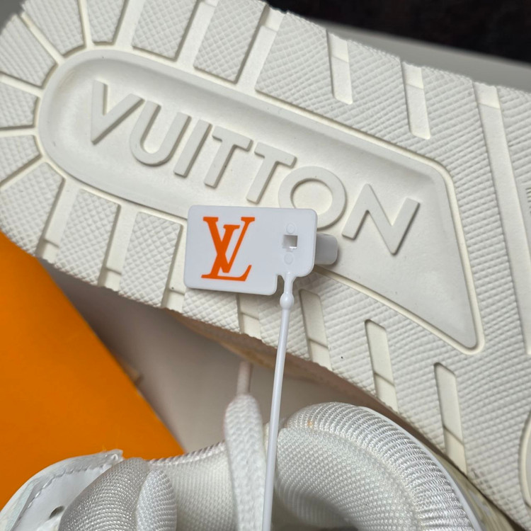 کتونی لویی ویتون (Louis Vuitton) مدل Trainer - سری لوکس سفید /کرم