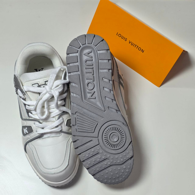 کتونی لویی ویتون (Louis Vuitton) مدل Trainer - سری لوکس سفید خاکستری