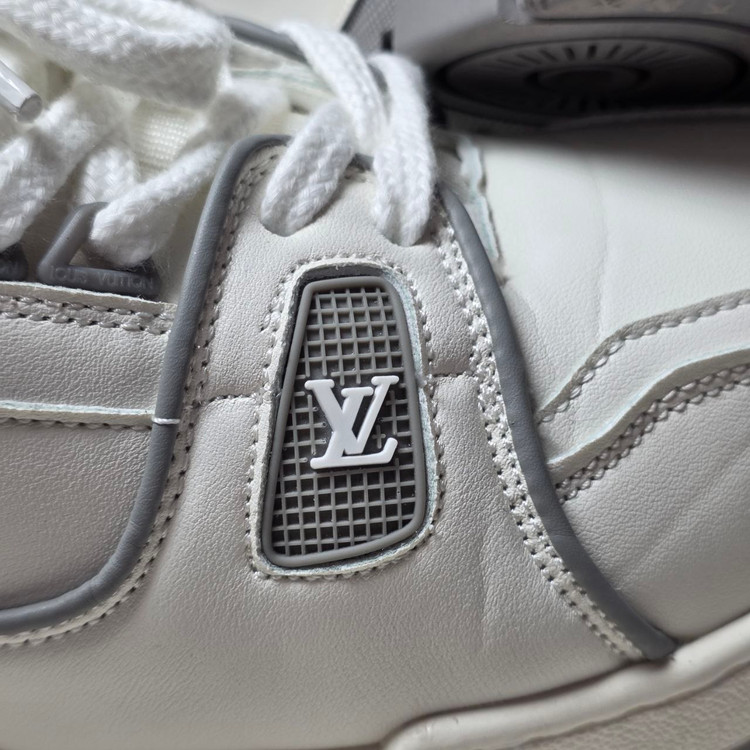 کتونی لویی ویتون (Louis Vuitton) مدل Trainer - سری لوکس سفید خاکستری