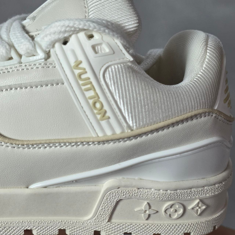 کتونی لویی ویتون (Louis Vuitton) مدل Trainer - سری لوکس سفید/کرم